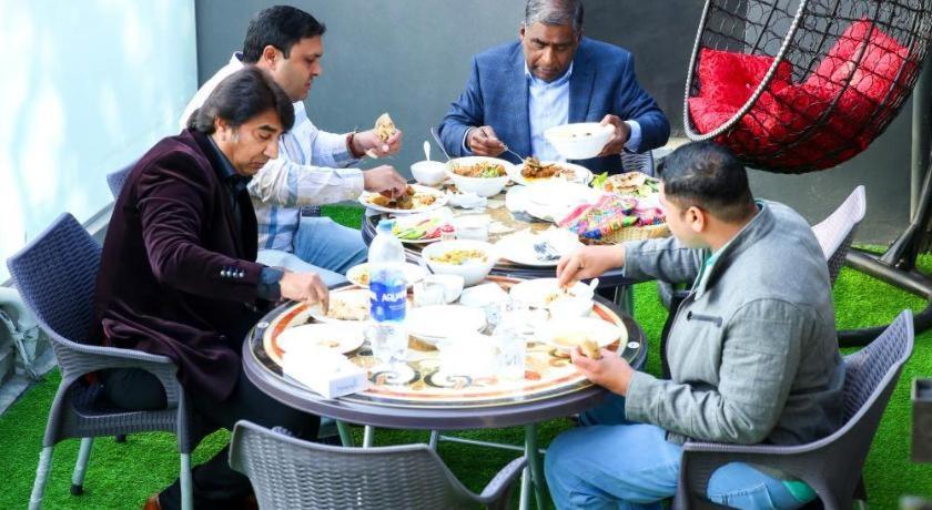 Hotel Mairona Gulberg لاهور المظهر الخارجي الصورة